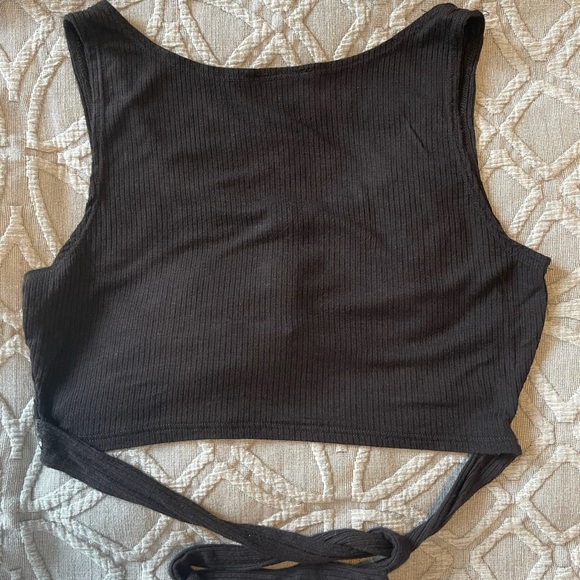 WOMANS FASHION NOVA CROPPED TIE TOP - Picture 5 of 5